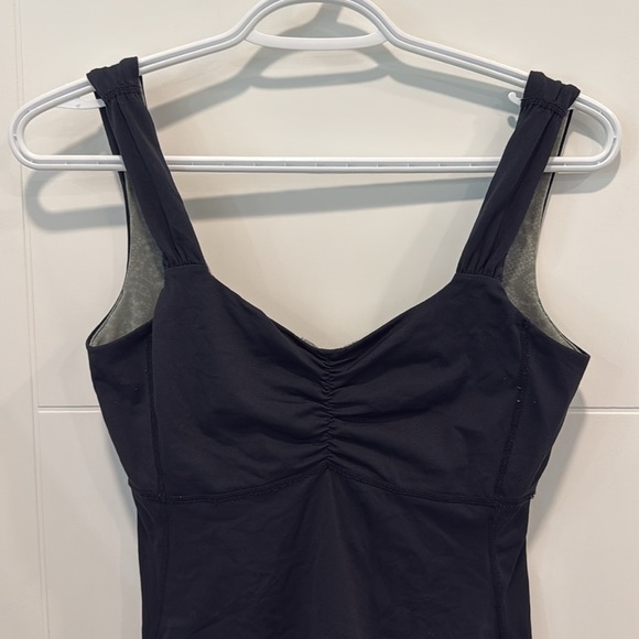 🏴 Lululemon Black Women's Top with built in bra size 6 - Picture 3 of 8